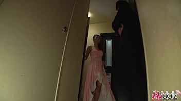 和服の女の子、滝沢舞が無修正でチンポをしゃぶる。