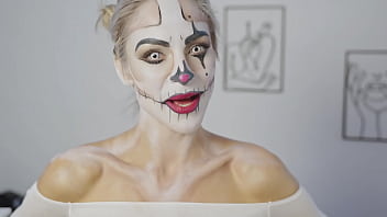 ミス・デイジー・ダイアモンドによるハロウィン向けハーレイ・クインのメイクアップチュートリアル