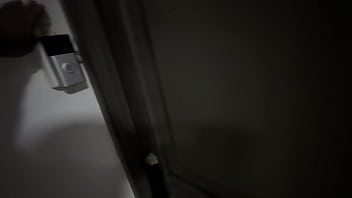 私が部屋で着替えている間に義母が彼氏のチンポをしゃぶっているのが発覚！カレント・スリーエント