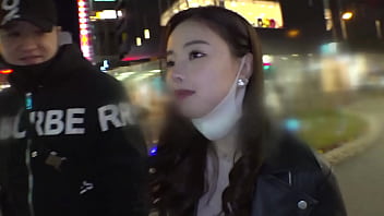美丽的乳房和粉红色的乳头，完美坚挺！美丽而有嚼劲的屁股，摩擦时感觉棒极了！真正的神圣色情身体！第1部分