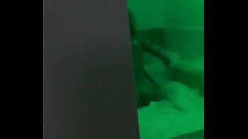 我在按摩浴山裡看到我的朋友和他的新黑人。我的朋友卡巴爾加有他的大屁股和大陰莖，而黑人科尼哈和他的大屁股人群在哥倫比亞一家汽車旅館的按摩浴缸裡充滿激情
