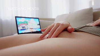 ノートパソコンでヘンタイを見ながら潮吹きしながらイク - クローズアップ