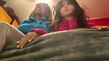 父親がセックスを教える（パート1/3） - 継娘がチンポをしゃぶることを教わる