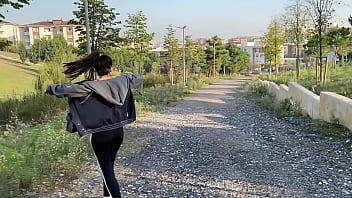 公共の公園で美女とセックス