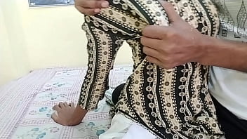 インドの原住民の村に住む女の子を家に連れ込みおっぱいを揉みまくって
