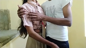 インドのデジ村のが学校のガールフレンドとセックスする18