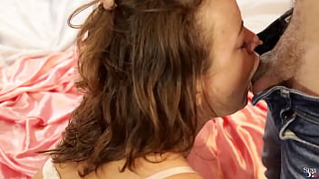 2249 (01)- สาวฝรั่งเศสสมัครเล่น ชุดหนัง เสื้อชั้นในผ้าซาตินสีแดง กางเกงชั้นในและกางเกงชั้นในแบบจีสตริง ชุด