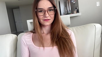 18 歳の義理の妹にセックスについて教える ~ デラ ケイト ~ 家庭ファンタジー ~ スコット スターク