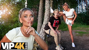 MOMMY4K。ロシアの熟女マルシャは公園で巨大なチンポを持った男を見つけ、5分でファックした