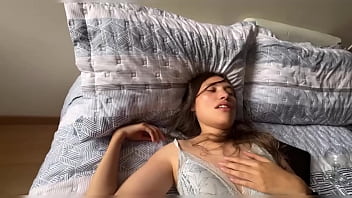 自分のオナニーを録画するのが大好きなので、何度もイキます