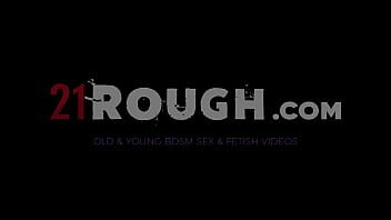 Rough21.com - 色白のティーンが年上のパートナーと逆騎乗位で興奮