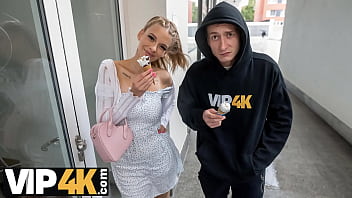 VIP4K. Молодая красотка с натуральной грудью изменяет своему парню прямо у него на глазах