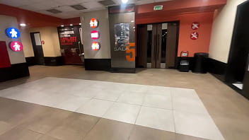 友達をしゃぶっていたので映画館から追い出されました