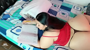 私は義理の妹の宿題を手伝って、ご褒美として彼女の大きなお尻で搾乳してもらいます。 H.L.
