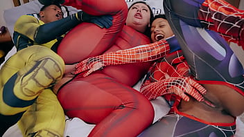 ウルヴァリンはデッドプールとスパイダーマンのお尻を食べてもミルクを飲み込む