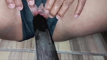 小柄でタイトなふっくらとした桃色の美女のアナルプレイ