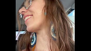 長旅の間、ミルクが出るまで母乳をあげました l 車の中で