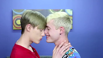 Twinks развлекаются, разбрызгивая сперму - Часть №1 - 100% без презерватива
