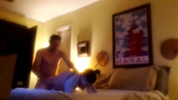 動画コンテンツでルームメイトとセックスして金儲け