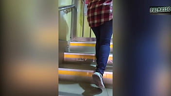 길거리에서 만난 와이너리에서 만난 성숙한 여인이 내 거시기를 똥으로 더럽힐 때까지 엉덩이를 부숴버렸다.
