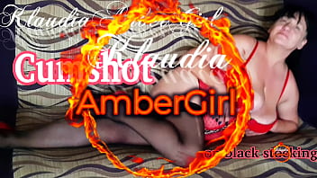 Легкая мастурбация KlaudiaAmberGirl перед подсчетом задниц и хвалебными отзывами о черных чулках
