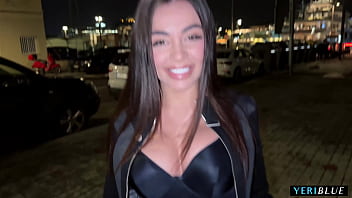 マルティナ・エスメラルディの巨尻が初デートで潮吹きする POV