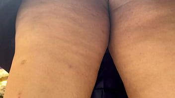 デカ尻メイドさんが自分のお尻を見て私を驚かせ、精液を全部出すまでオナニーしてくれます。