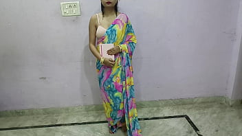教師は性教育の名の下に生徒にセックスの仕方を教えている