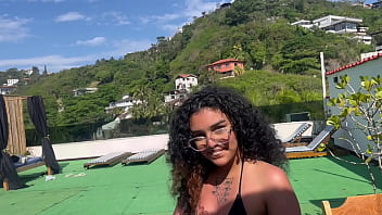 既婚の18歳のが携帯電話を紛失し、レクレオビーチでセックスしている動画が流出