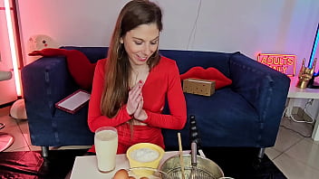 非常に卑猥な #FOODPORN - アリス・メイズがミルク噴出カクテル、お尻にクリーム、アナルフィスティング、無制限のディープスロート PVKING でバレンタインデーケーキを調理し、顔に嘔吐物を付けたまま乱暴にアナルファックします!!!