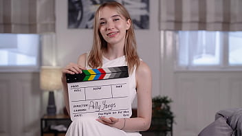 歯列矯正器具をつけた19歳の女性は完璧なDDおっぱいを持っている：ポリー・ヤングス