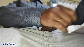 Малик Драго9 - большой член очень возбужден на работе дрочит много кончает
