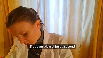 診察時に若いロシア人医師がフェラチオしてくれました！（ASMR POV）