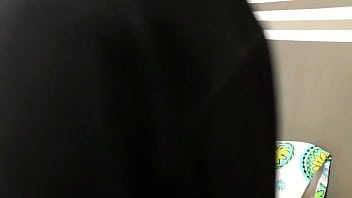 美しく痩せた女の子が寝室で彼氏を待って、ハードなセックスをしてもらう - ロシアの自家製ポルノ