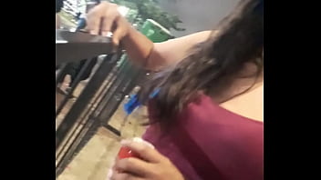 パーティーの後、路上で捕まった若い女の子！彼女が足を開いて射精を求めた時、彼は3分も我慢できなかった。