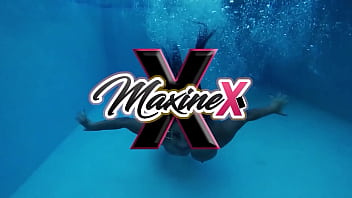 長くて大変な一日の後に、ニッサ・ネヴァーズがマキシンXを激しく潮吹きさせる！