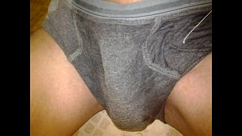 PeeBoyは自分自身をPeingするのが大好きです
