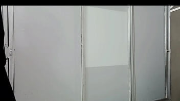 家に着くとベビーシッターが待っていて、濃厚なマッサージとミルクを飲ませてくれる。この女はなんて濃厚なセックスをするんだ！ - スペイン語のポルノ