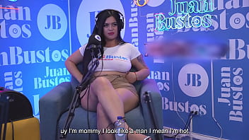 天然巨乳熟女アントネッラ・ジョーンズがホットなポッドキャストでBBCとセックス