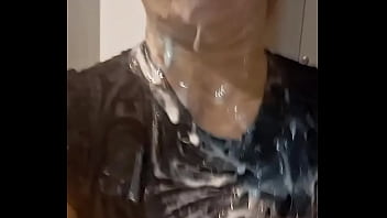既婚の奴らは私にこれをしたが、彼らは自分のペニスを見せることすら望まなかった。大量の精液を持った他の野郎たちがまた俺の口の中に射精してくれるのを待っているんだ