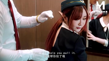 麻豆傳媒映畫 - 空姐禁慾后的狩猎 - 黑丝玉足大胆榨精
