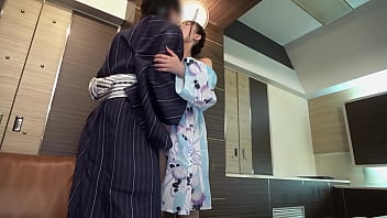 清楚な浴衣姿で親友の彼ち●ぽに跨る淫女まやや