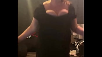 あなたには何も「似合わない」ように見えるとき、それは...おっぱいのせい。 esygoinprincess
