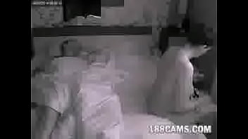 ぽっちゃりフランス人妻が起きてウェブカメラで表示
