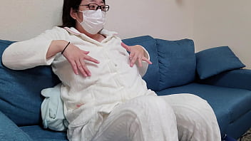 欲求不満な主婦がいやらしいオナニーをする：動画の全編は→https://www.xvideos.red/channels/aika-frau
