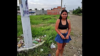 パーティーの後、女の子はUberを待っていて、私は彼女を説得して私の家まで連れて行ってもらった。