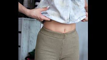 僕のホットな義母は、彼女のヌードでオナニーしている僕を見つけて、射精を手伝ってくれた