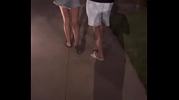 淫乱な既婚女性がビーチで独身男性と出会い、人気のない隅でその男性を誘惑し、その後その男性の部屋を見に行くが、その間に寝取られ男がすべてを撮影する！透け感ゼロ