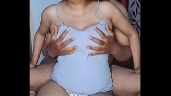 デシのかわいい巨乳アリシャ・バビがマンコを見せる