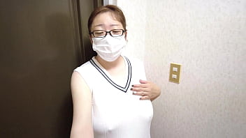 玄関でオナニーする人妻：動画の全編は→https://www.xvideos.red/channels/aika-frau
